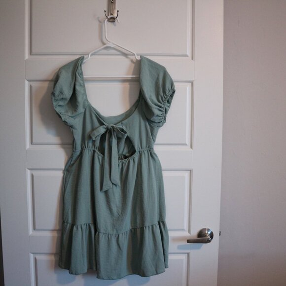 Simple Ruffled Skirt Dress - Picture 2 of 4